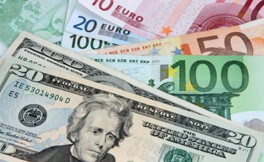 Euro dhe dollari amerikan fillojnë javën në nivel të ulët