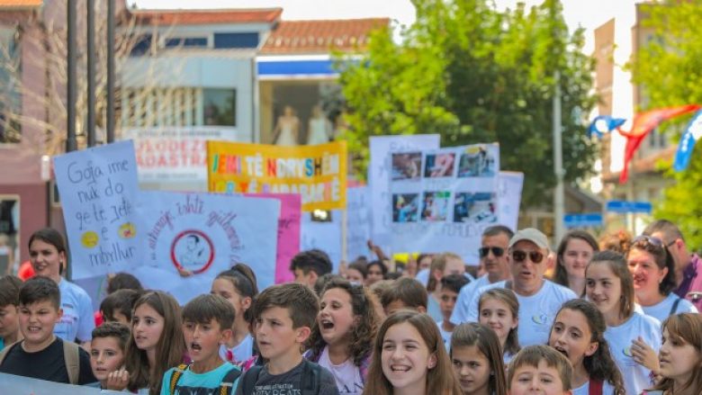 Ferizaj, marsh kundër punës së detyruar të fëmijëve
