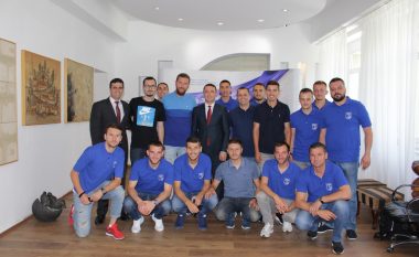 Ministri Gashi priti në takim kampionin e Kosovës, Drita