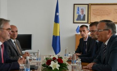 Godst e vlerëson lartë situatën ekonomike dhe stabilitetin makrofiskal në Kosovë