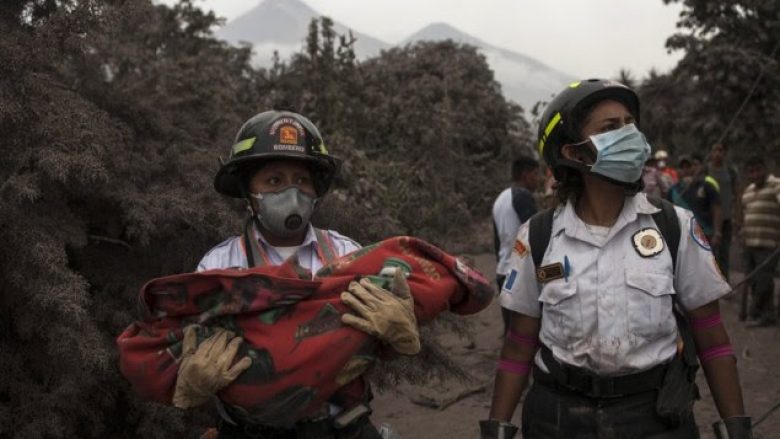 Arrin në 62 numri i viktimave nga shpërthimi i vullkanit në Guatemalë