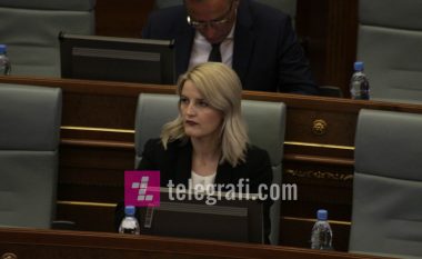 Hoxha kërkon unitet dhe votimin e projektligjeve, ndryshe humbet qasja në fonde mbi 80 milionë euro