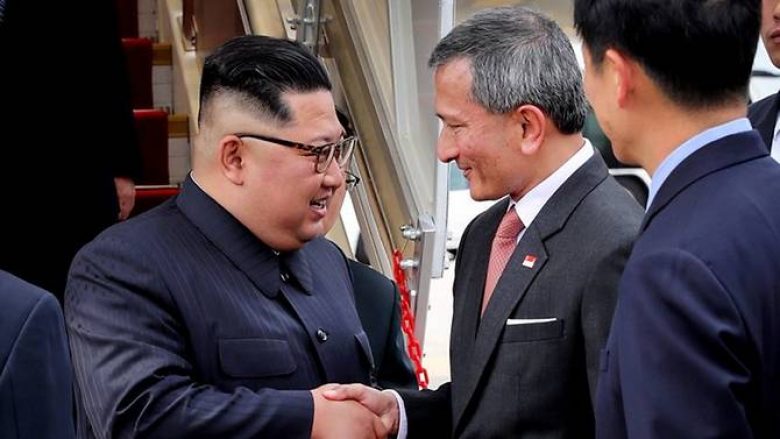 Kim Jong-Un mbërrin në Singapor për takimin me Donald Trumpin