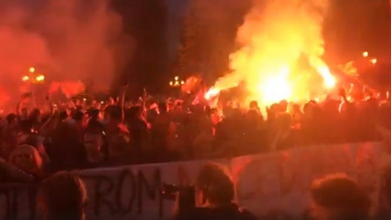 Ofendimet për ”Shqiptarët e mallkuar” nuk munguan as në protestën për ndryshimin e emrit të Maqedonisë (Video)