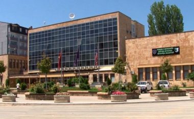 Flet kryesuesi i shkarkuar në Kuvendin Komunal në Mitrovicë