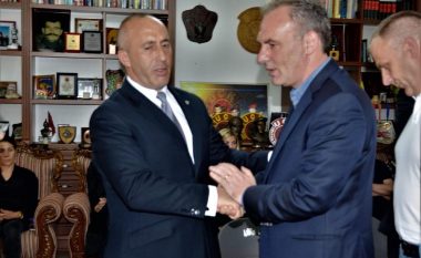 Limaj viziton për ngushëllime familjen Haradinaj (Foto)