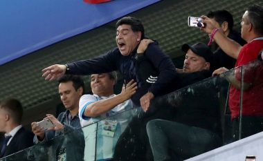 Nuk përmbahet Maradona, feston në mënyrë kundërthënëse pas golit të Rojos