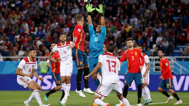 Edhe pse barazon me Marokun, Spanja e kryen si lidere fazën e grupeve