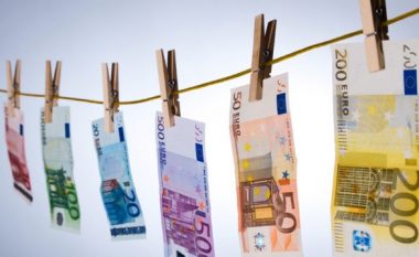 Skema e pastrimit të parave të politikanëve kosovarë