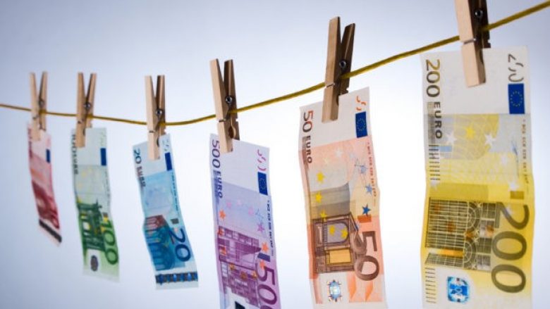 Skema e pastrimit të parave të politikanëve kosovarë