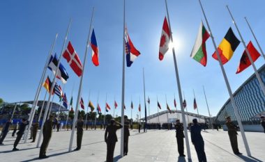 NATO do ta përdor “gjuhën maqedonase” pasi të mbarojë procesi i marrëveshjes së Prespës