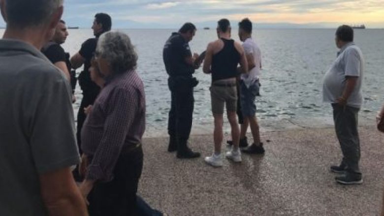 Sulmohen pjesëmarrësit e “gay paradës” në Selanik, hidhen në det