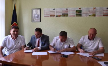 Komuna e Podujevës dhe USAID-i nëshkruajnë Marrëveshjen për kultivimin e dredhëzës industriale dhe bimëve mjekuese