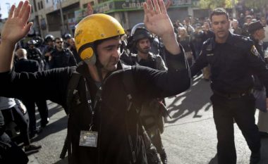 E pyesin nëse është mysliman, forcat izraelite i pamundësojnë mbulimin e ngjarjes gazetarit kosovar të AP-së