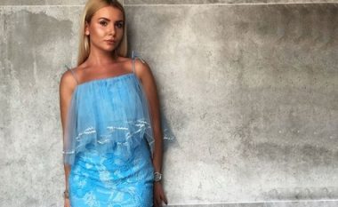 Renata shkëlqen në të kaltër në emisionin e ri të “Modë” në TV Dukagjini
