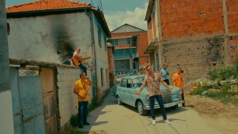 Robert Berisha publikon këngën e re “Pa ty”, sjell skena interesante në klip