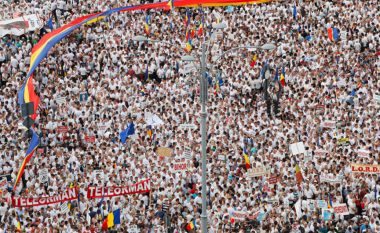Çudia rumune! Pas protestave antiqeveritare, protestë pro Qeverisë