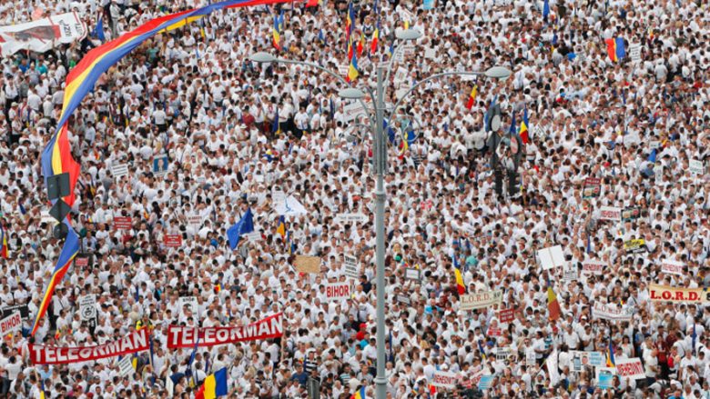 Çudia rumune! Pas protestave antiqeveritare, protestë pro Qeverisë