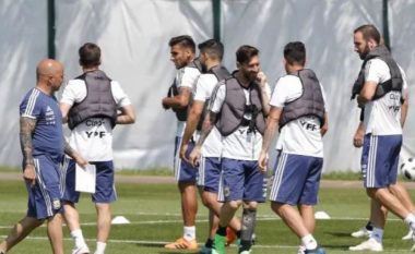 Kaos tek Argjentina, futbollistët bojkotojnë stërvitjen dhe e lënë Sampaolin në stol