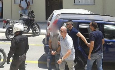 Pritet me duartrokitje në gjykatë shqiptari që vrau babanë pedofil: Të lumtë, jemi me ty! (Video)
