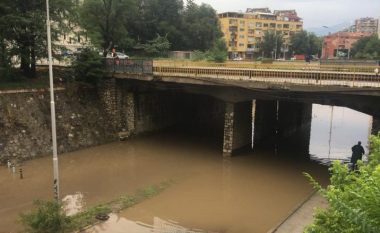 Qyteti i Shkupit pa sqarime për kriterin e dëmshpërblimit për dëmet materiale nga stuhia