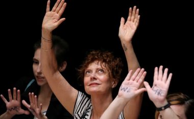 Susan Sarandon në mesin e 575 femrave të arrestuara në protestën anti-Trump