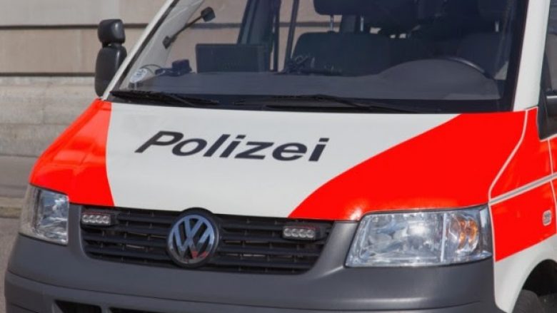 Policia në Zurich shpëton foshnjën e mbyllur në Tesla