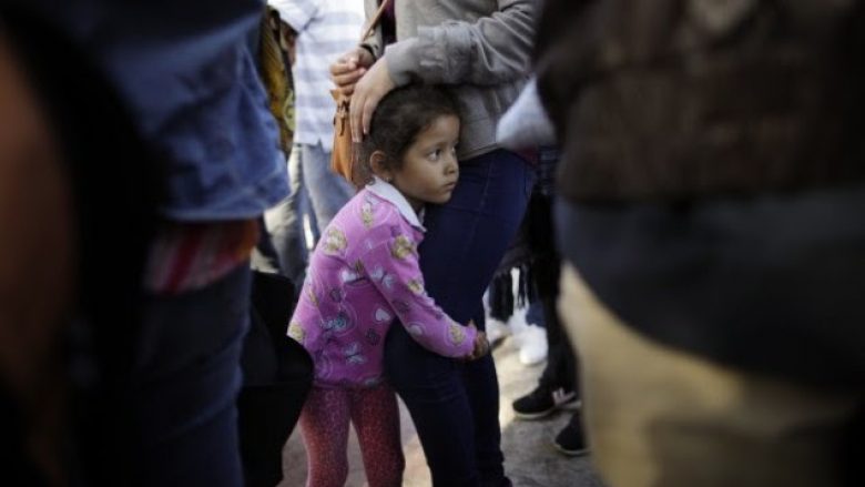 Mbi 500 fëmijë migrantë kthehen te familjet e tyre në SHBA