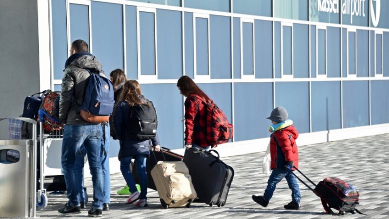 Zvicra do ta dëbojë Laurën, shqiptaren që nuk i bëhet shërbëtore burrit