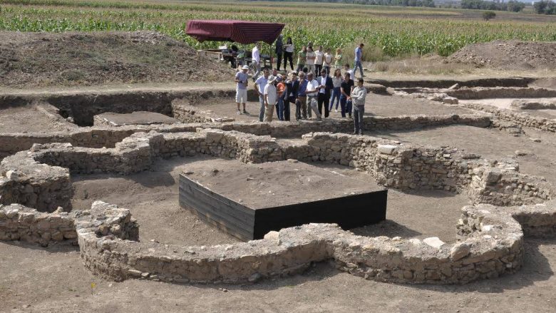 Ministri Gashi viziton Parkun Arkeologjik Ulpiana