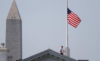 Flamujt amerikan ulen në nderim të gazetarëve të varë në Maryland