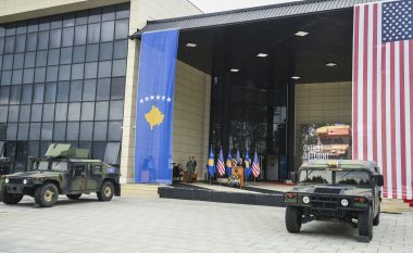 FSK pajiset me automjete ushtarake të prodhuara në SHBA (Foto/Video)