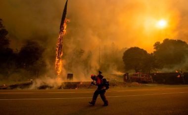 Trump kërcënon se do t’i ndërpresë fondet për zjarret në Kaliforni
