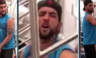E godet me shufër të hekurt në kokë të moshuarin në metronë e New York-ut, policia e arreston sulmuesin pas publikimit të pamjeve (Video)