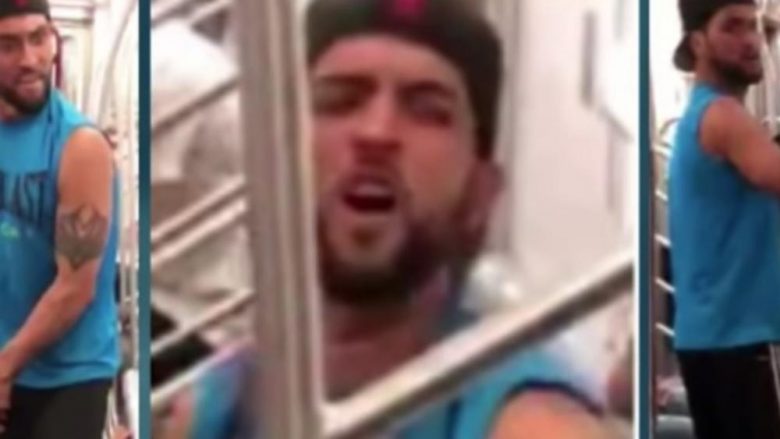 E godet me shufër të hekurt në kokë të moshuarin në metronë e New York-ut, policia e arreston sulmuesin pas publikimit të pamjeve (Video)