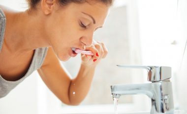 Pastrimi i dhëmbëve dhe duarve është esencial për një jetë më të gjatë