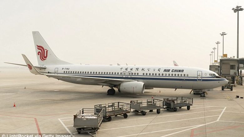 Aeroplani që po fluturonte nga Parisi për në Pekin, rikthehet shkaku i një ‘informacioni terrorist’ (Foto)