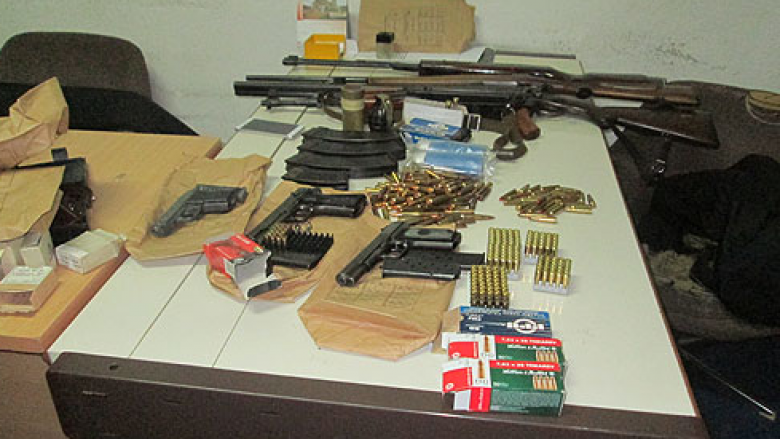 Konfiskohet sasi e madhe e armëve në Bërvenicë të Tetovës