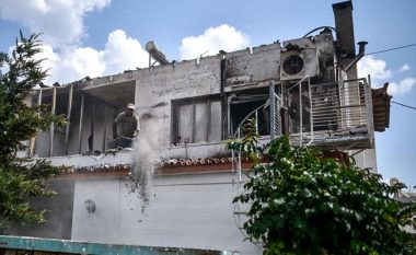 Arrestohen katër persona që vodhën në shtëpitë e braktisura, të zonës që përfshirë nga zjarri në Greqi (Foto)