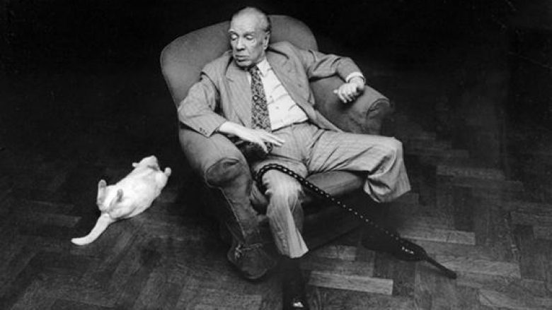 Borgesi, ndërmjet historisë dhe amshimit: Politika e modestisë