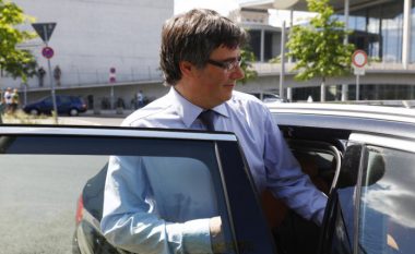 I shpëtoi ekstradimit, Puigdemont largohet nga Gjermania – nuk kursen lëvdatat as për rojet e burgut