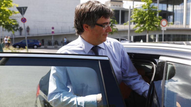 I shpëtoi ekstradimit, Puigdemont largohet nga Gjermania – nuk kursen lëvdatat as për rojet e burgut