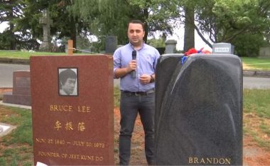 Vizitë te varri i legjendës së arteve marciale, Bruce Lee