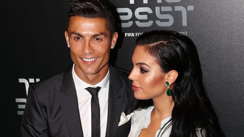 Ndërkohë që po spekulohet për të ardhmen e tij, Ronaldo dhe Georgina shijojnë pushimet