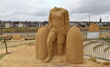Dëmtuan qëllimisht statujat e rërës, të ngritura për nder të heronjve britanikë (Foto)