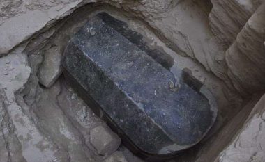 Egjiptologët po përgatiten të hapin sarkofagun misterioz, brenda të cilit dyshohet se ndodhet trupi i Aleksandrit të Madh (Foto)
