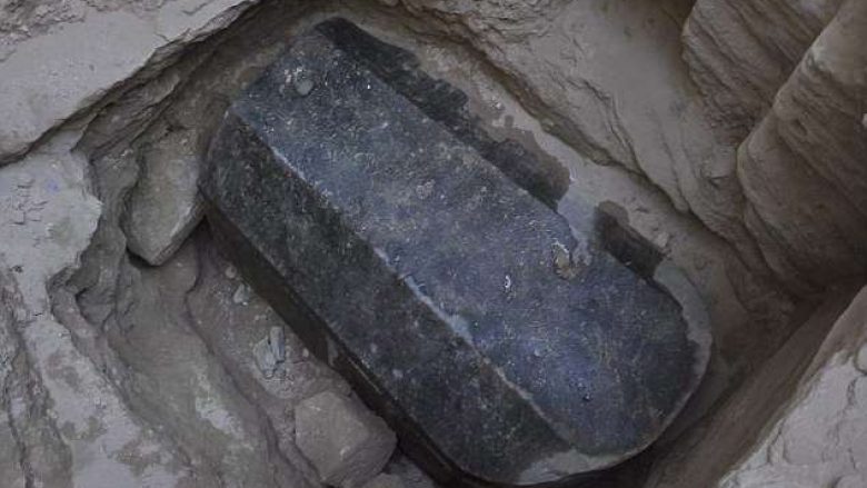 Egjiptologët po përgatiten të hapin sarkofagun misterioz, brenda të cilit dyshohet se ndodhet trupi i Aleksandrit të Madh (Foto)