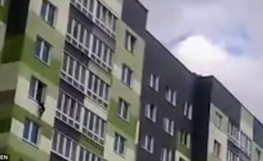 Fqinjët shpëtuan pesëvjeçarin që ra nga kati i shtatë, duke e pritur me batanije (Video)