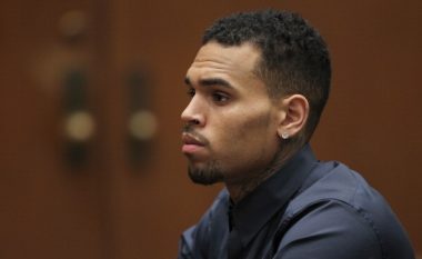 Chris Brown arrestohet dhe më pas lirohet me kusht