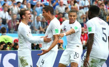 Zhbllokohet ndeshja Uruguai-Francë, shënon Varane me kokë